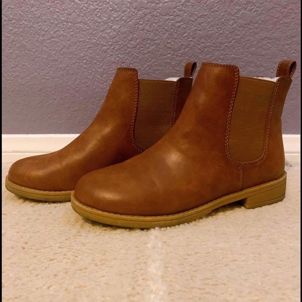 Divided Chelsea Boots (Size 6)